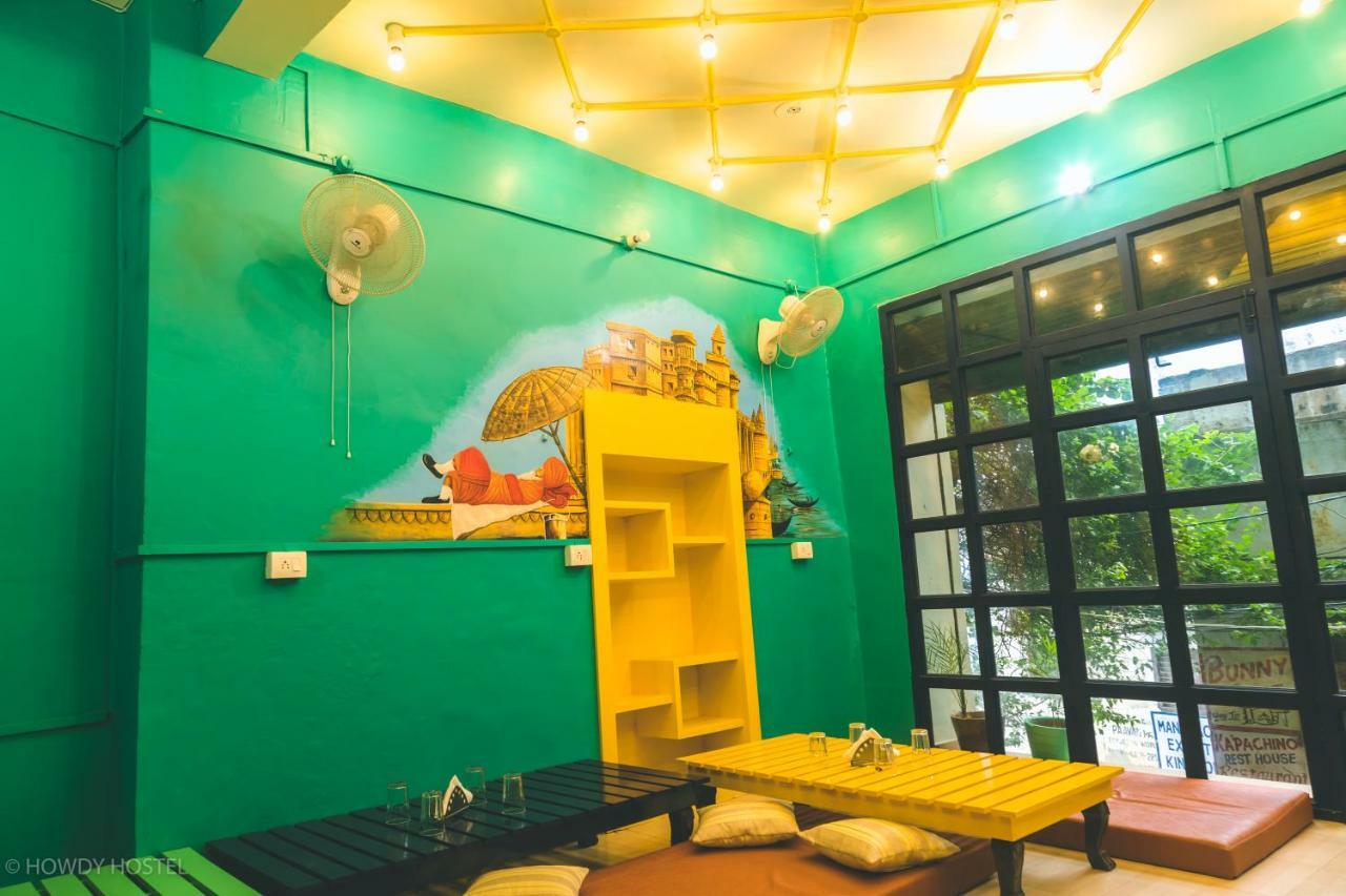 On The Ghat By Howdy Hostels Varanasi Exterior foto